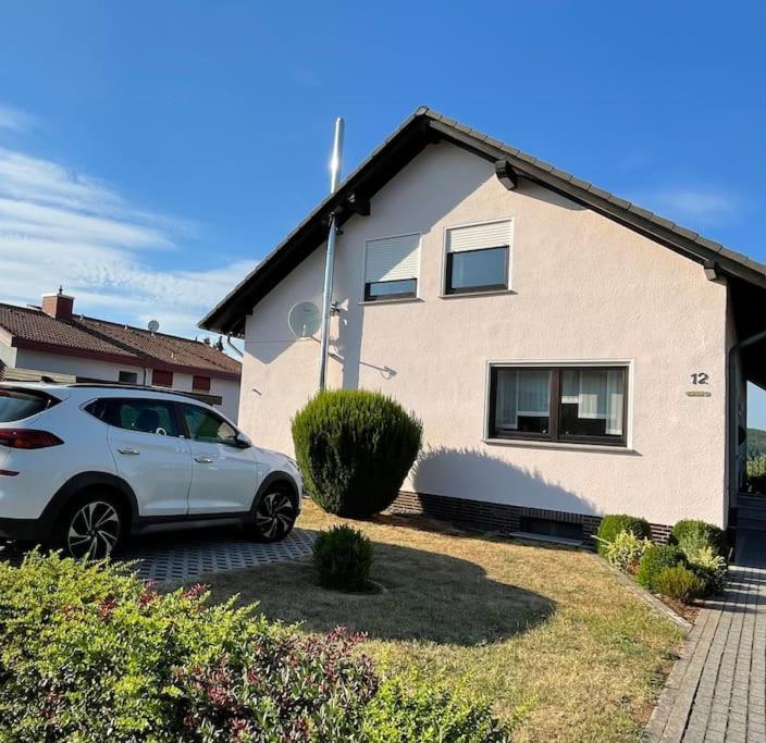 Ferienwohnung Leuchtbergblick Mit Terrasse Und Pkw Stellplatz Eschwege Exterior photo